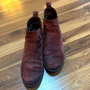 Born women’s bootie short, size 8,5
